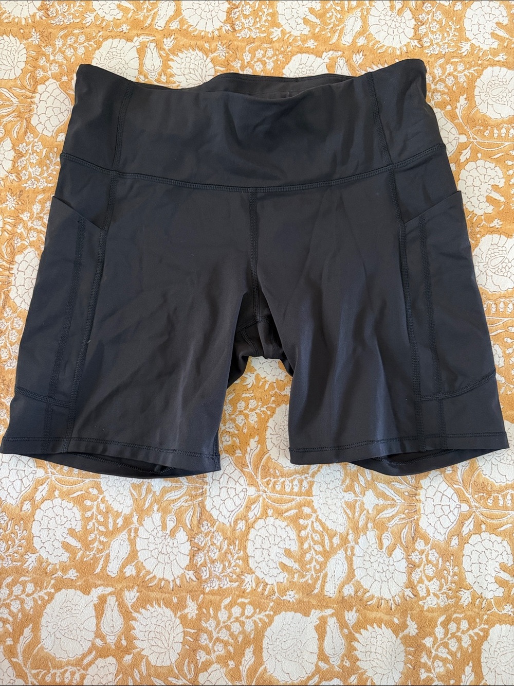 Athleta Black large 6” inseam like new bike slip Shorts with Side Pockets